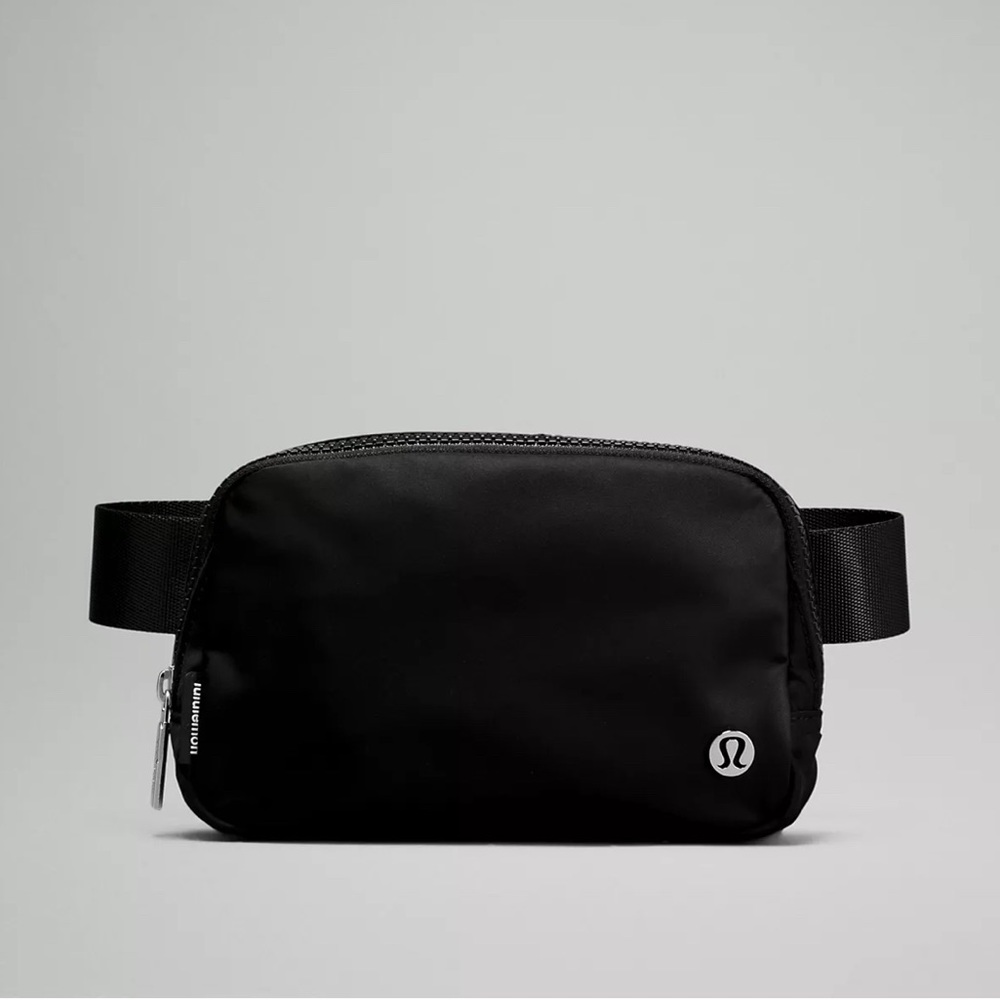 Brand new Lululemon Everywhere Belt Bag